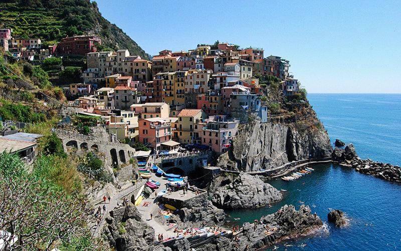 Malerische Ansicht des Ferienortes Manarola in Cinque Terre