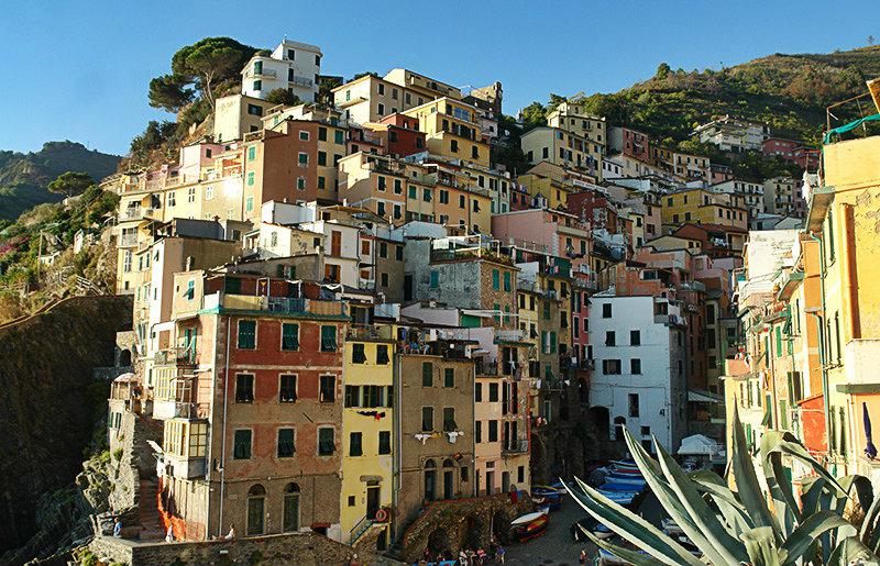 Bunte H&auml;userfassaden von Riomaggiore in Cinque Terre