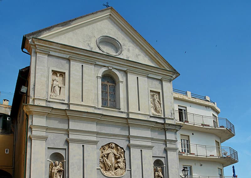 Eine Kirche in Santo Stefano al Mare, Ligurien