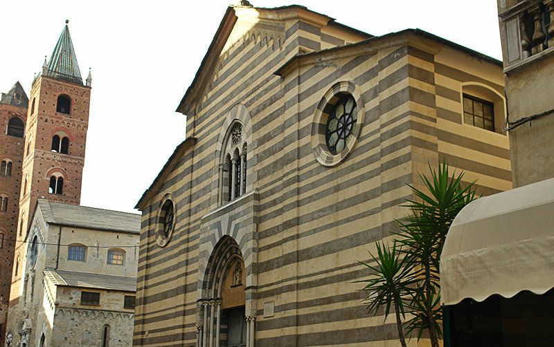 Eine tolle Kirche in Albenga, Ligurien