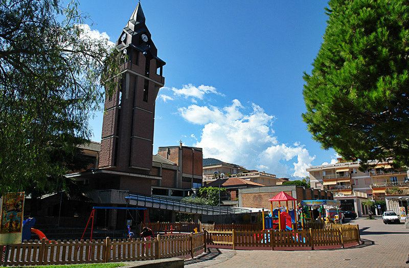 Das beliebte Stadtzentrum mit der Kirche von Andora