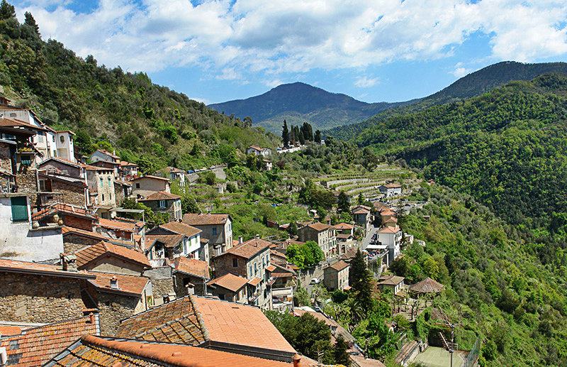 Panoramablick von Apricale, Ligurien
