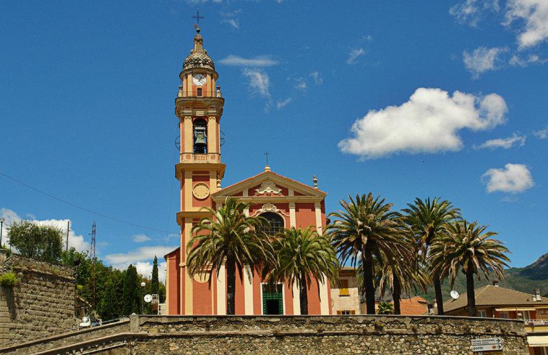Eine alte Kirche in Casarza Ligure