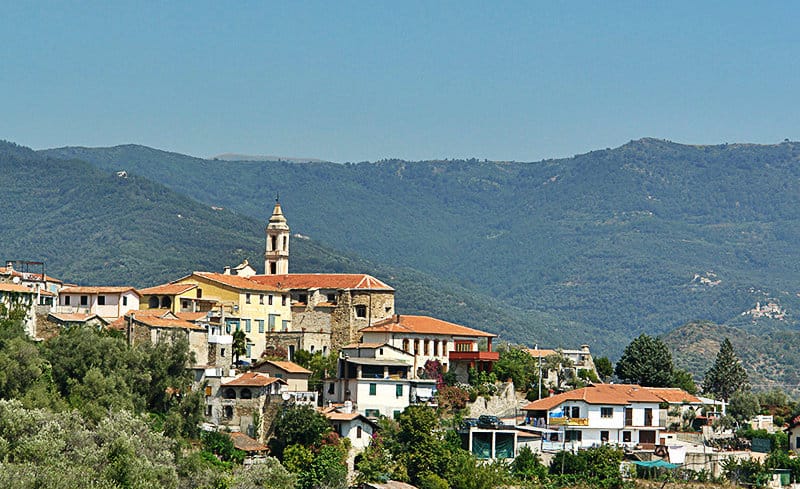 Der Panoramablick von Dolcedo in Ligurien