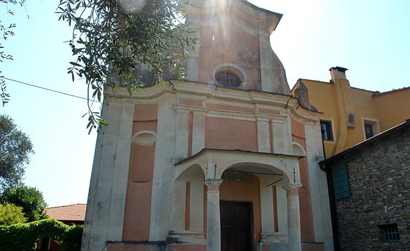 Eine Kirche in Dolcedo, Ligurien