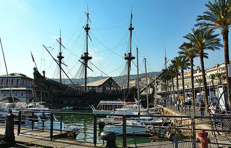 Der sch&ouml;ne Hafen von Genua