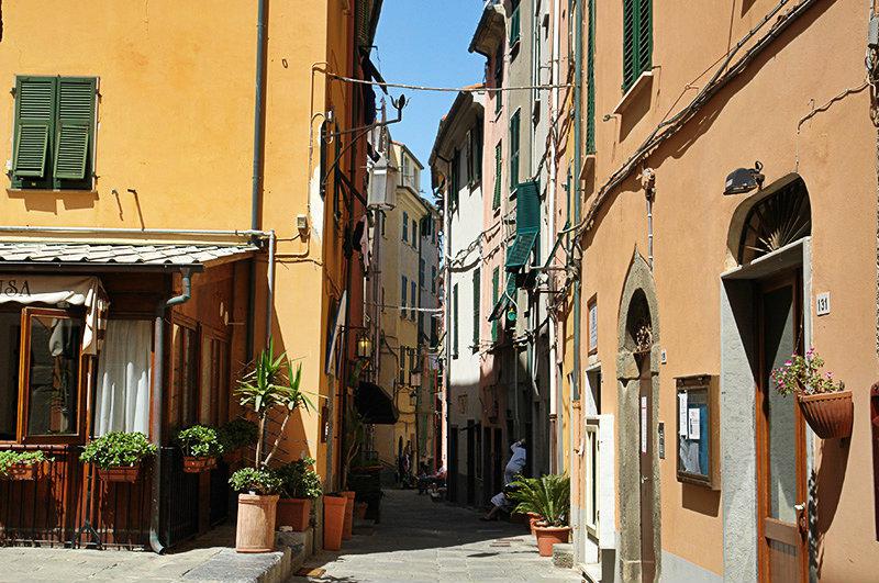 Romantische Gasse in Portovenere, Ligurien