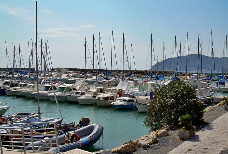 Der sch&ouml;ne Hafen von San Bartolomeo al Mare