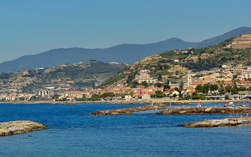 Atemberaubende Panoramablick von Santo Stefano al Mare