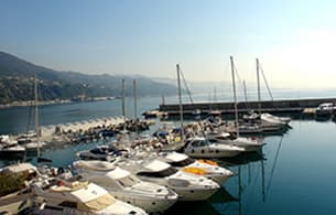 Ferienwohnung direkt am Meer am Hafen von Arenzano in Ligurien