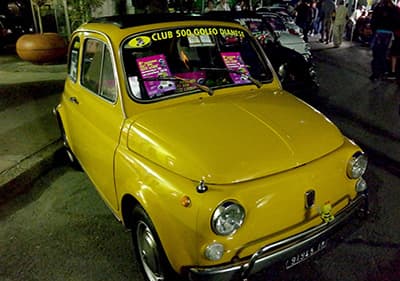 Ein gut erhaltener Fiat 500 beim Treffen der Oldtimer 