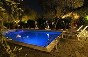 Ferienwohnung in einem Agriturismo mit Pool in einem Weinbergdorf in Ligurien