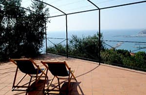 Ferienhaus mit traumhaftem Meerblick über die Küste Liguriens 
