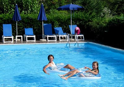 Urlaub mit Pool in Ligurien - erfrischen Sie sich im Pool Ihrer Unterkunft 