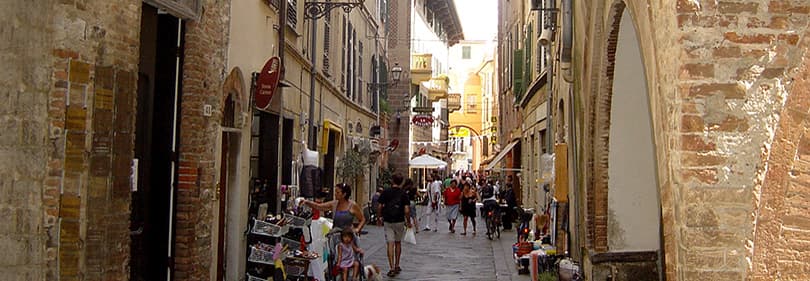 Altstadt von Albenga in Ligurien