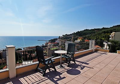Appartamento Villa Flora - Ferienwohnung am Meer in Ligurien