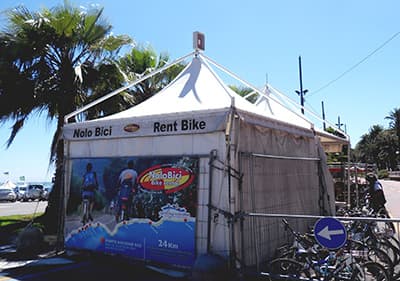 Ein typischer Fahrradverleih entlang der Fahrradpiste vor San Remo