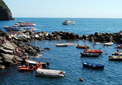 Boot im Meer in Ligurien
