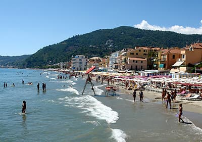 Strand in Alassio, Ligurien