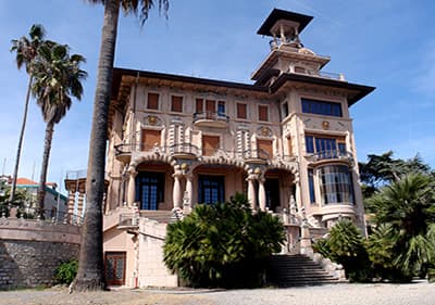 Die schöne Villa Grock - Museo del Clown in Ligurien