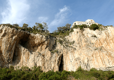Grotten von Balzi Rossi in Ligurien