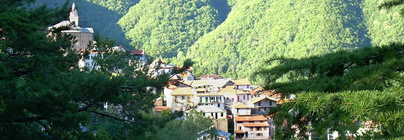 Blick aus Mendatica in Ligurien