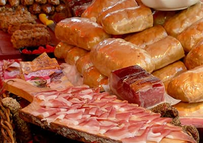 Frisches Fleisch auf dem Markt in Ligurien