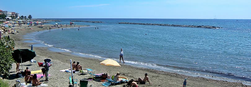 Strand in der Provinz Imperia, Ligurien