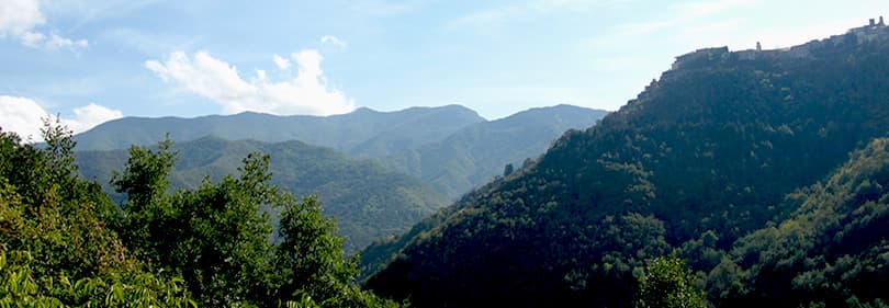 Schöne Aussicht auf die Berge in Ligurien