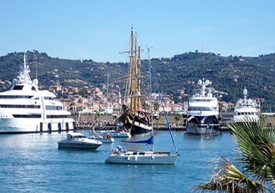 Boote in Porto Maurizios (Imperia) Hafen  
