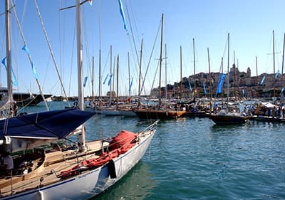 Segelboote in Porto Maurizios Hafen zur Vele d'Epoca